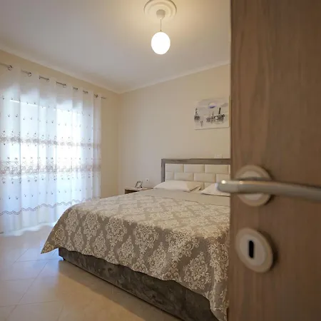 Ariana Apartament *